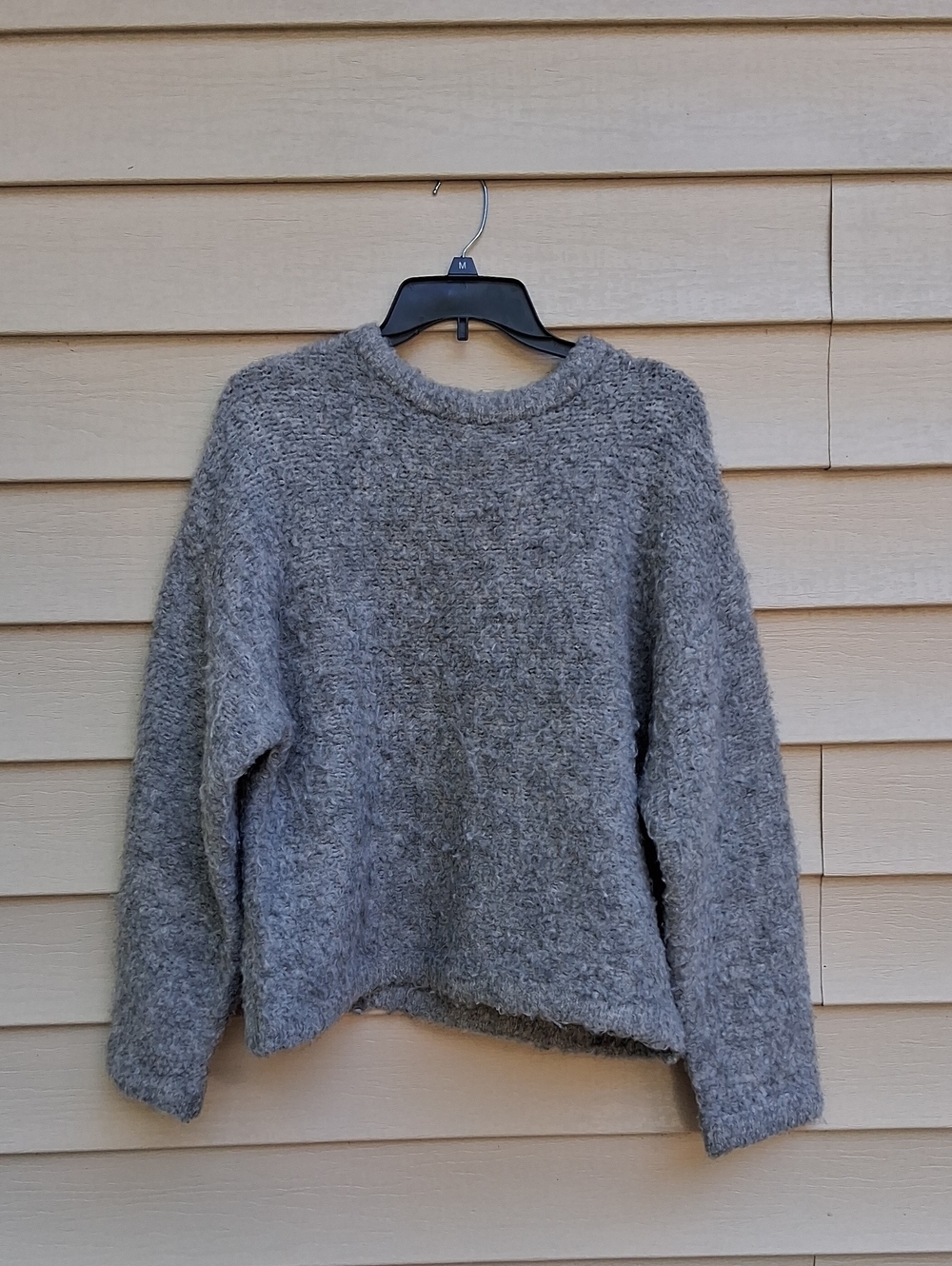 LE BON SHOPPE Cozy Gray Crewneck Sweater — Relaxed Knit Pullover
